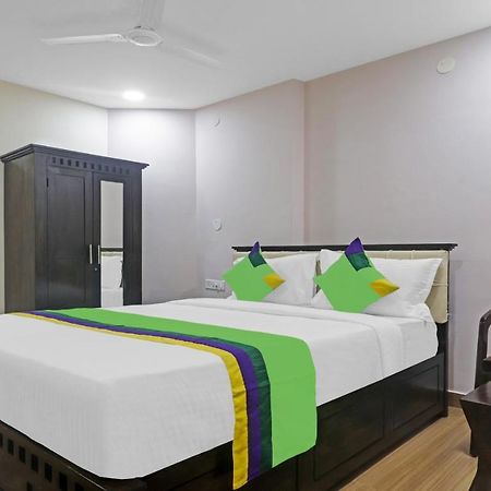 Treebo Purple Square Hotell Hyderabad Exteriör bild