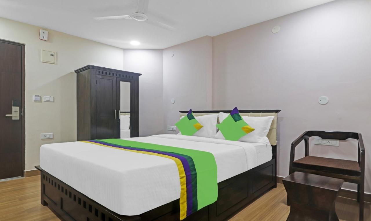 Treebo Purple Square Hotell Hyderabad Exteriör bild