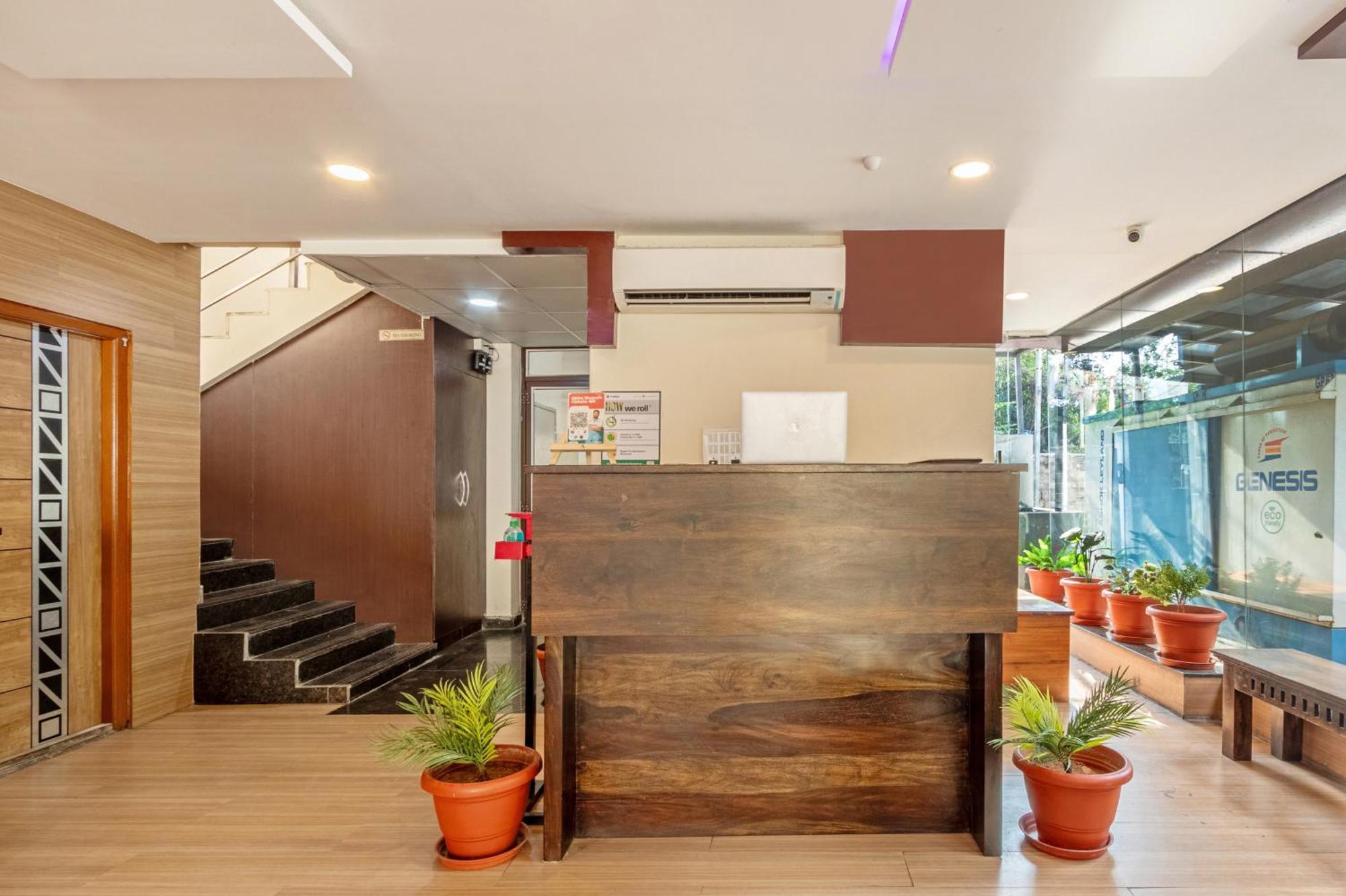 Treebo Purple Square Hotell Hyderabad Exteriör bild