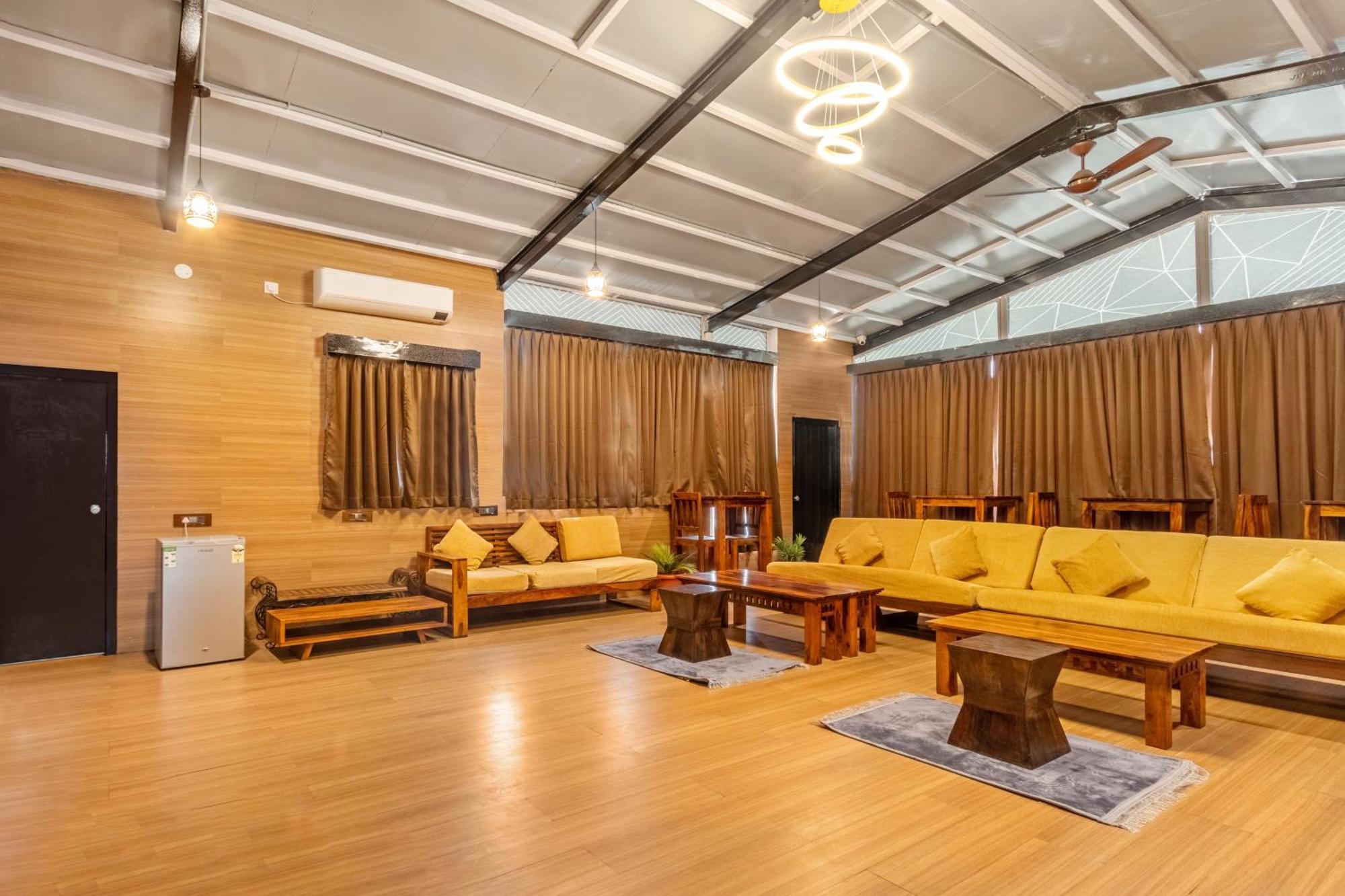 Treebo Purple Square Hotell Hyderabad Exteriör bild