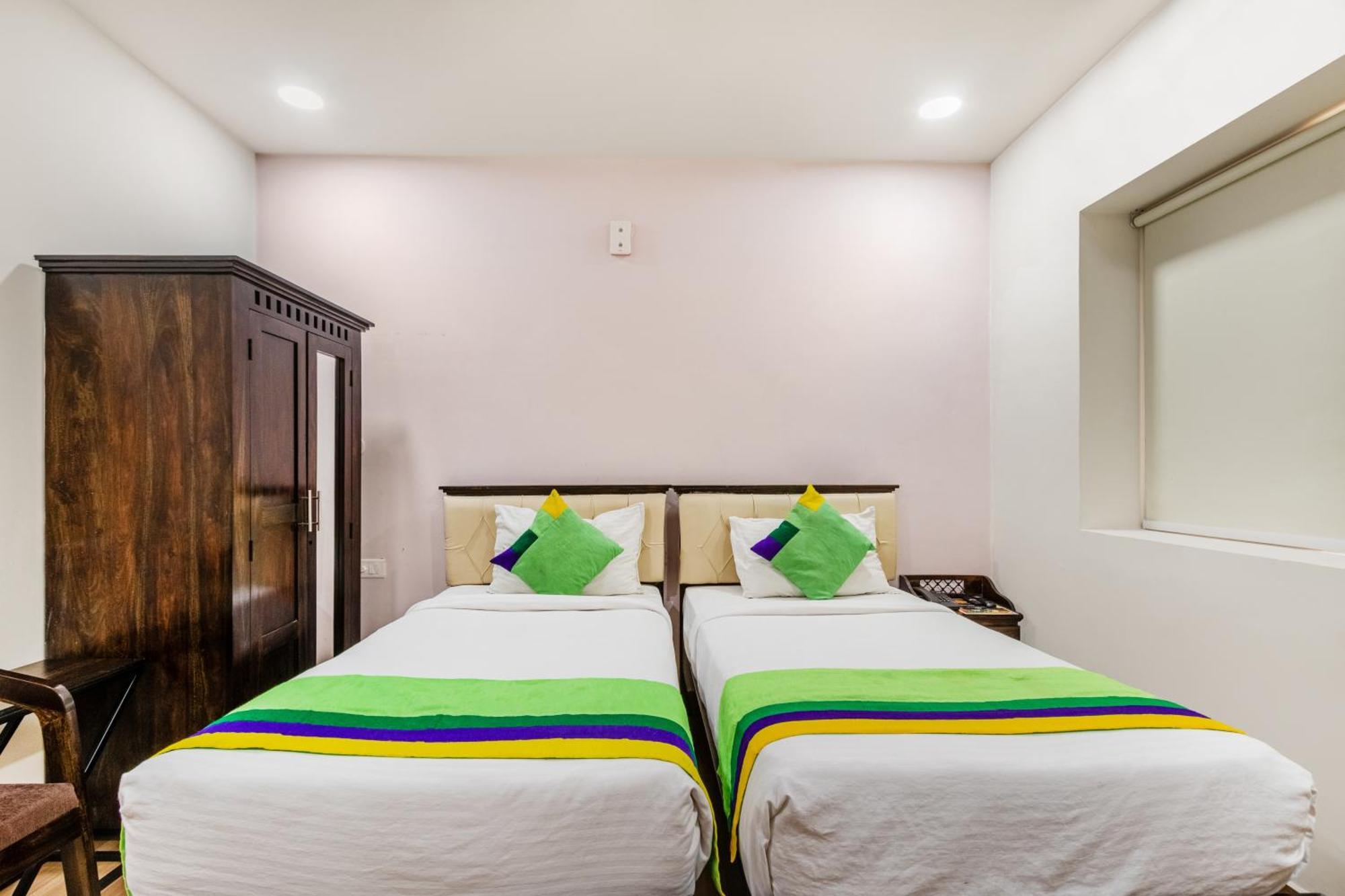 Treebo Purple Square Hotell Hyderabad Exteriör bild