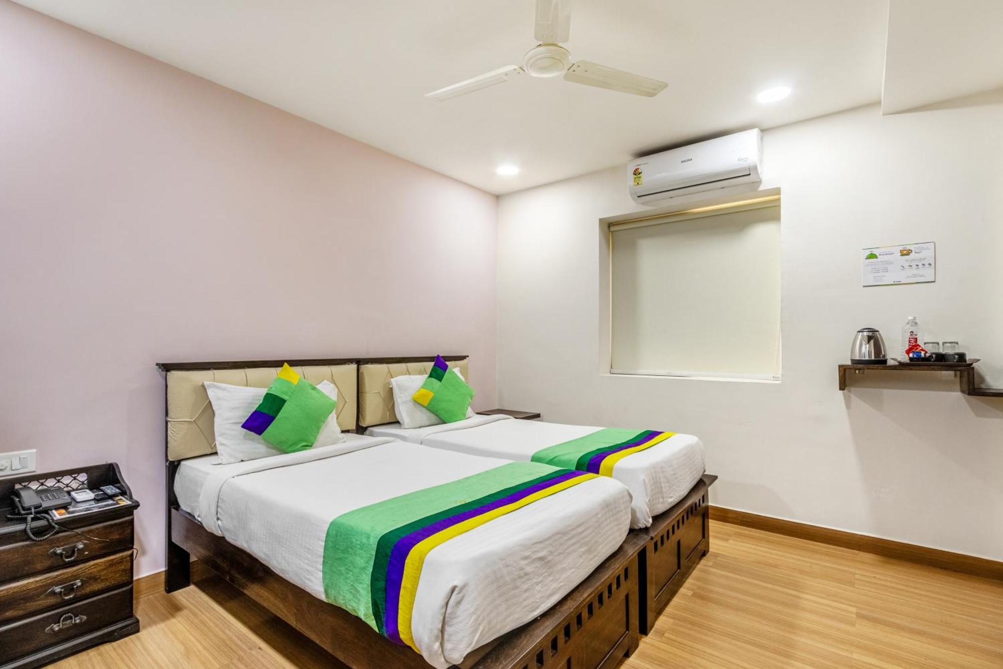 Treebo Purple Square Hotell Hyderabad Exteriör bild