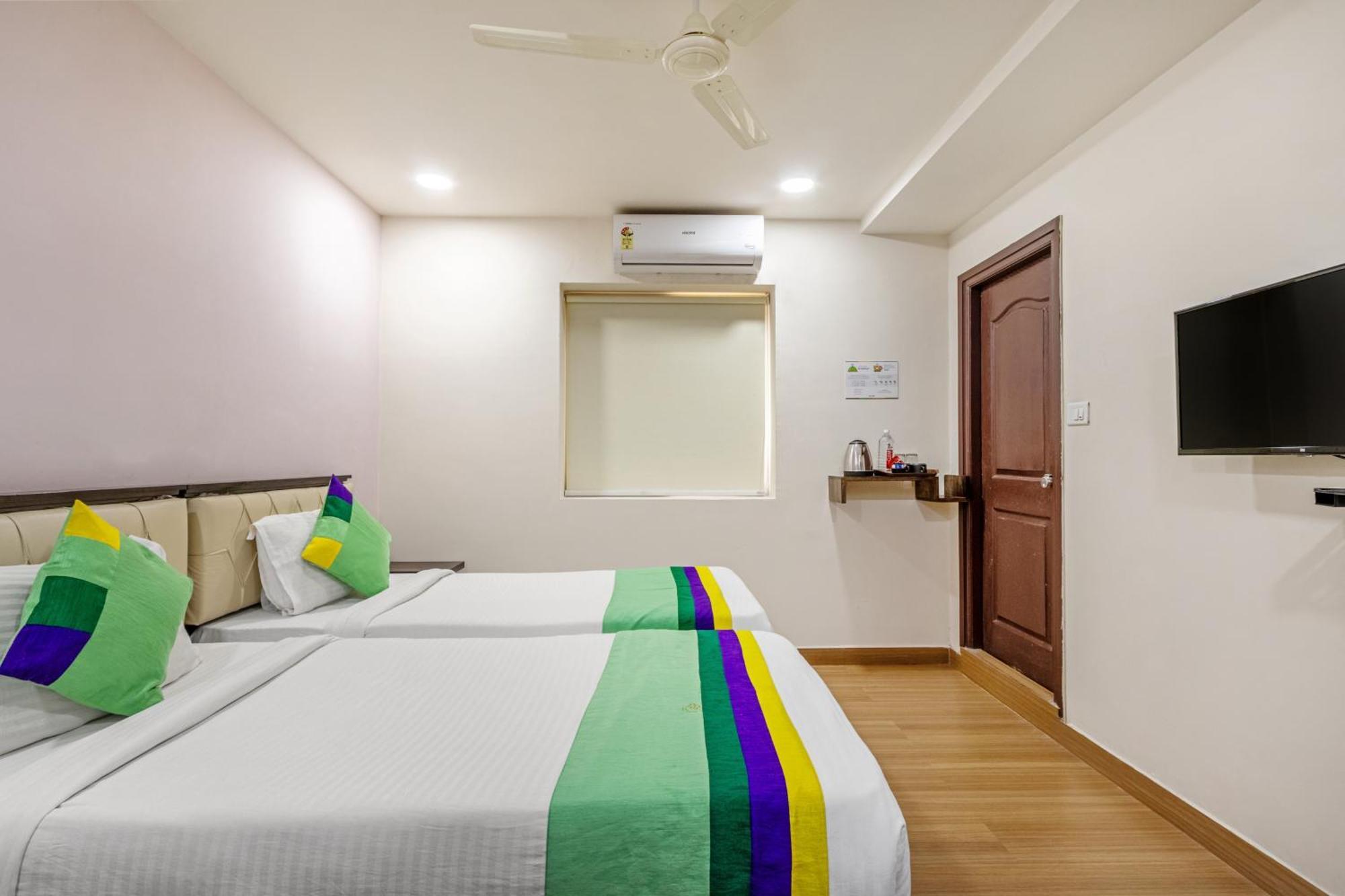 Treebo Purple Square Hotell Hyderabad Exteriör bild