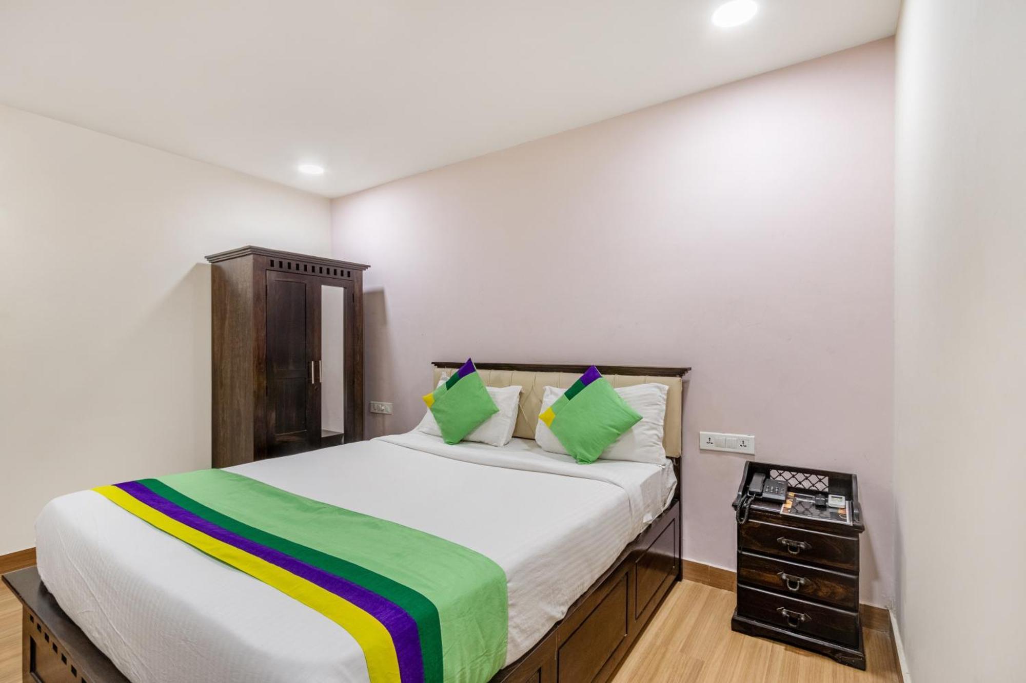 Treebo Purple Square Hotell Hyderabad Exteriör bild