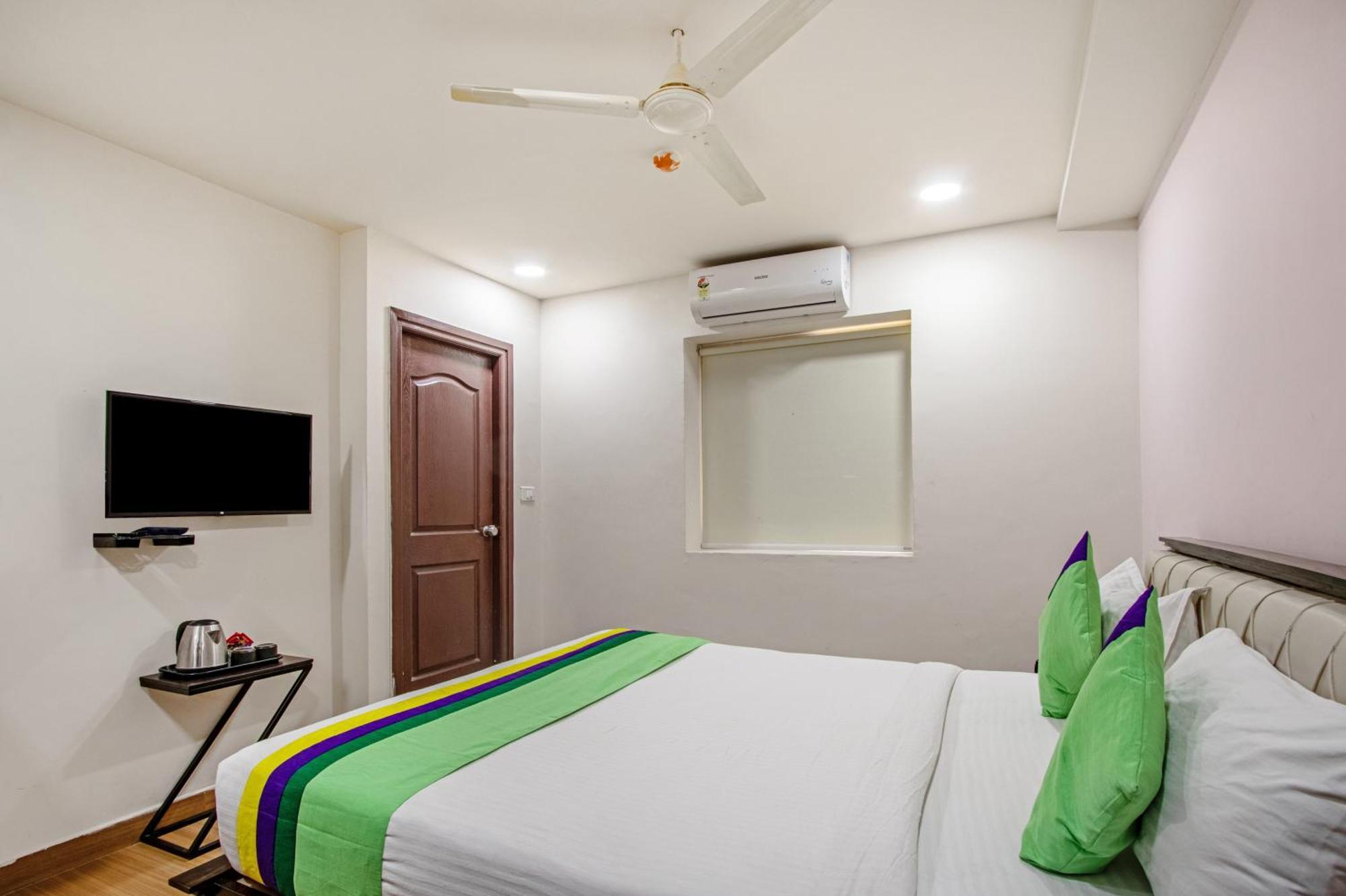 Treebo Purple Square Hotell Hyderabad Exteriör bild