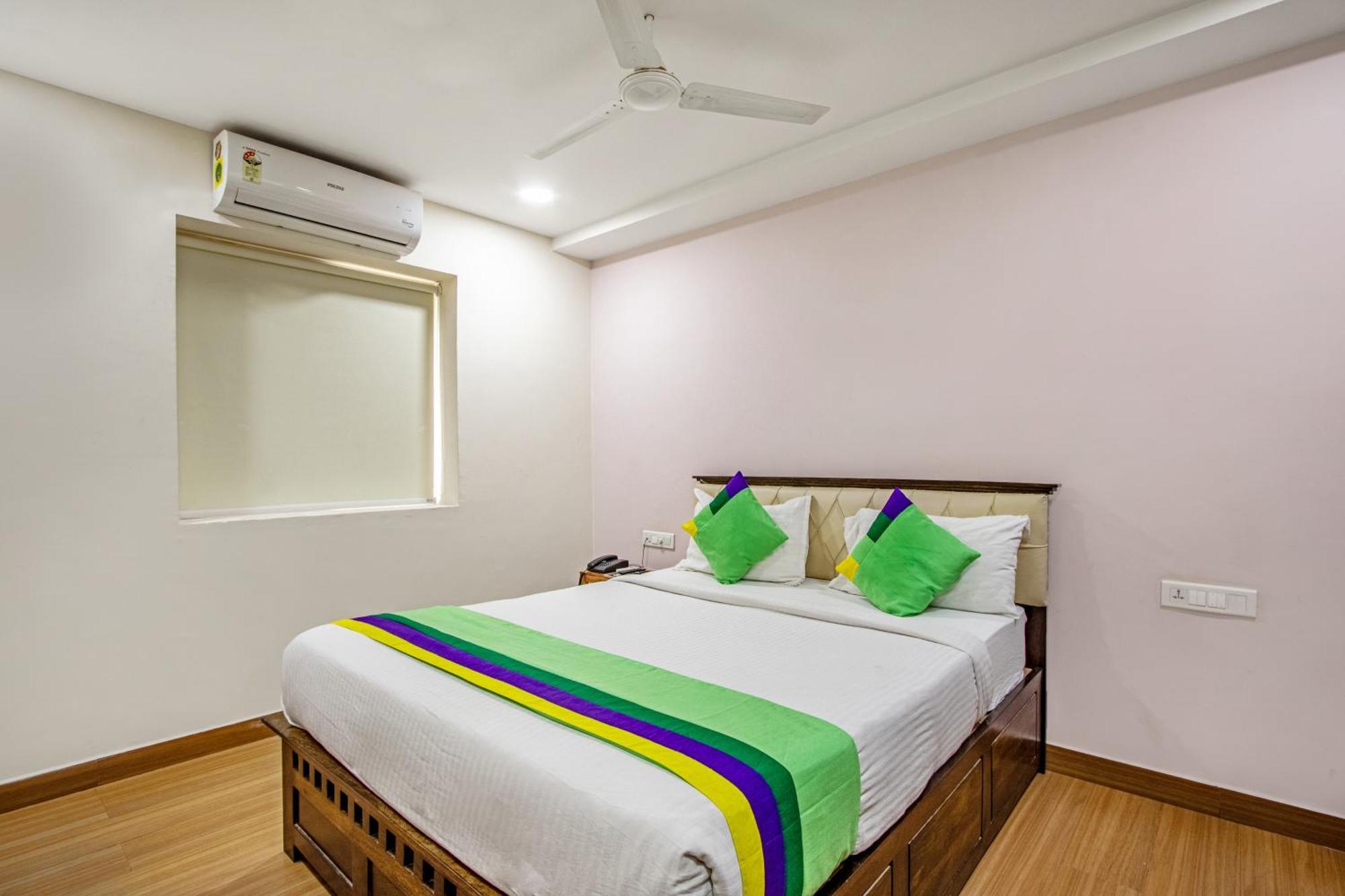 Treebo Purple Square Hotell Hyderabad Exteriör bild