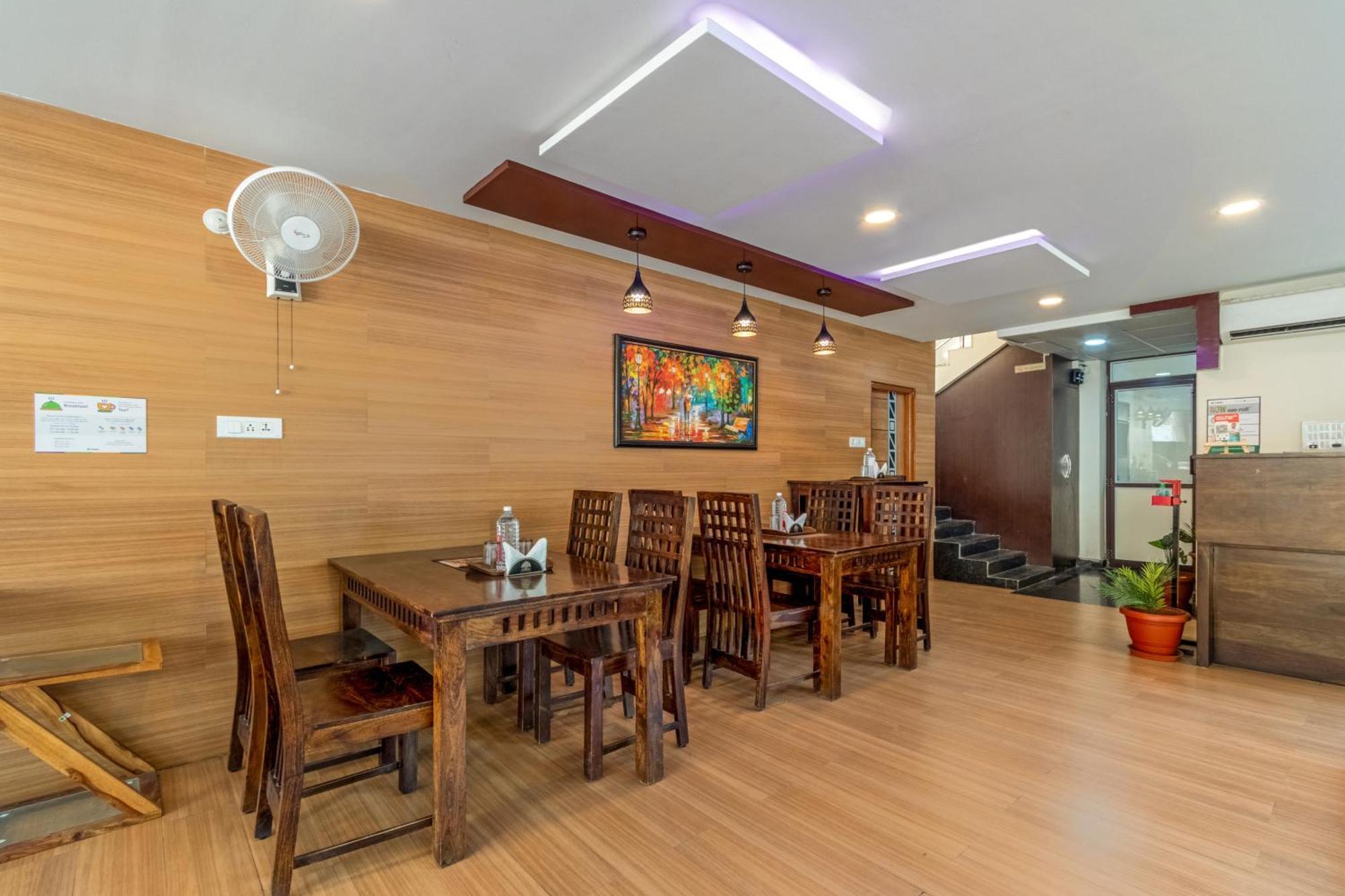 Treebo Purple Square Hotell Hyderabad Exteriör bild