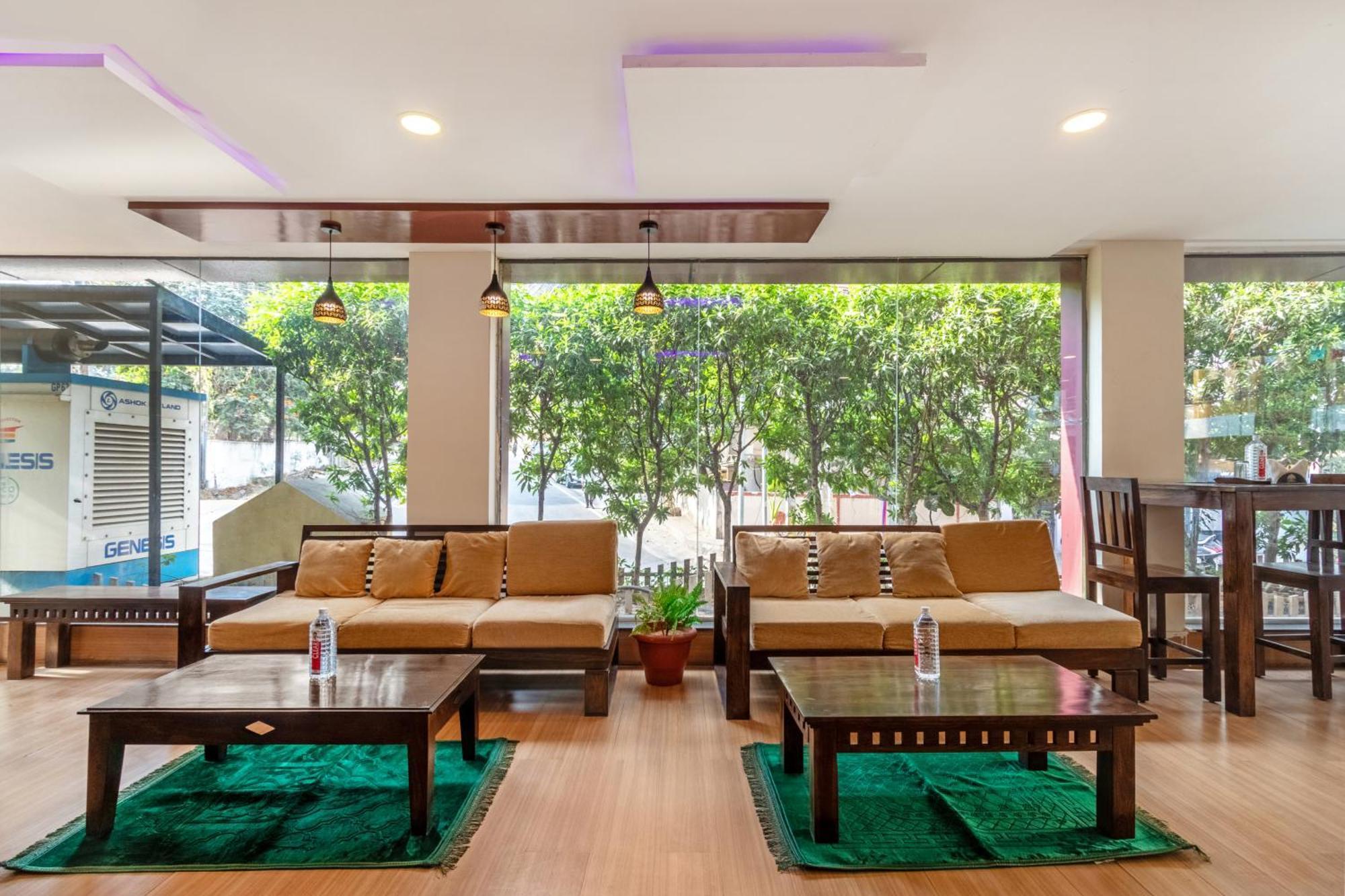 Treebo Purple Square Hotell Hyderabad Exteriör bild